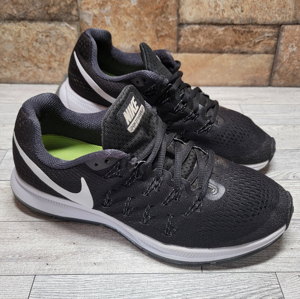 Nike Women's Black and White Sneakers